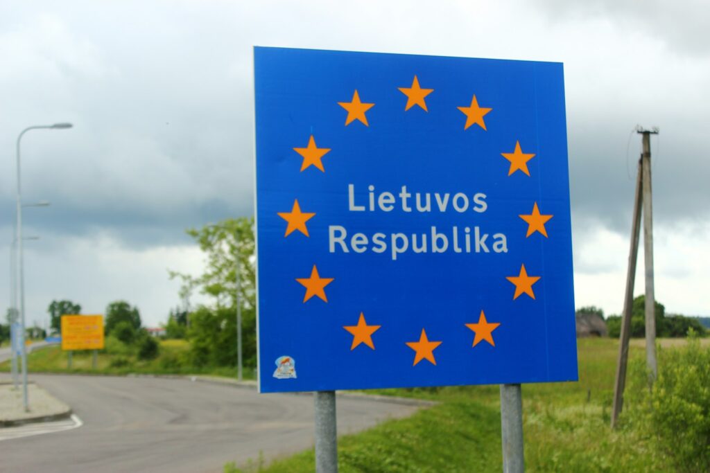 "Lietuvos Respublika" sienos ženklas – pilietybės privalumai